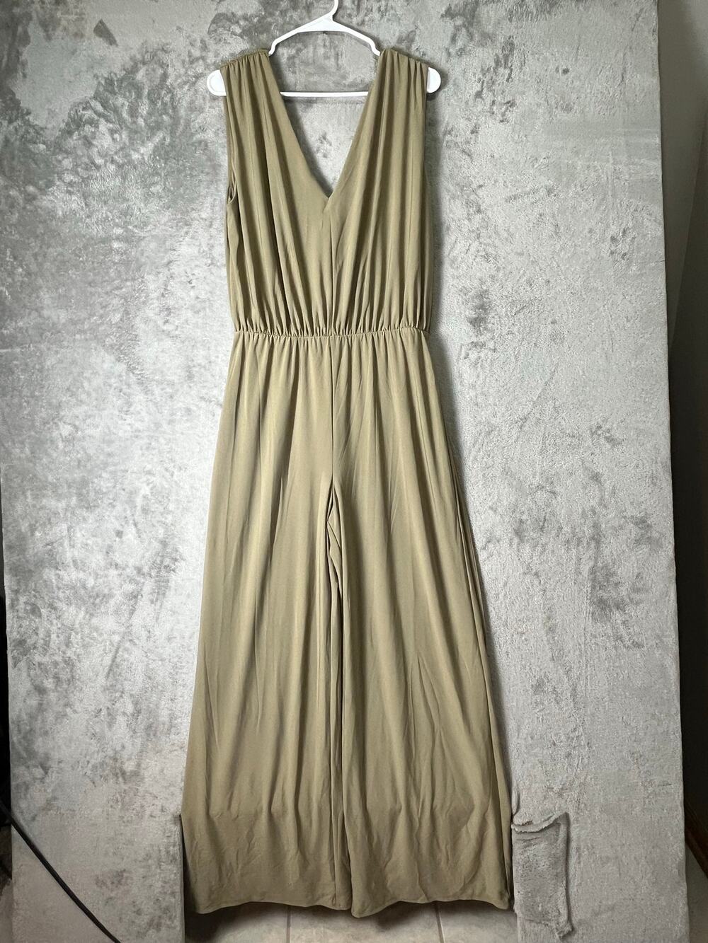 Babaton Aritzia Equate Olive Green Sleeveless Wide Leg Jumpsuit Minimalist New M